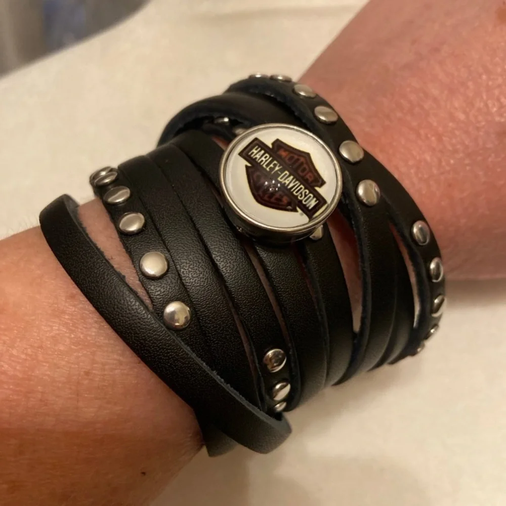 HD Snap Button Wrap Bracelet - Picture 4 of 9
